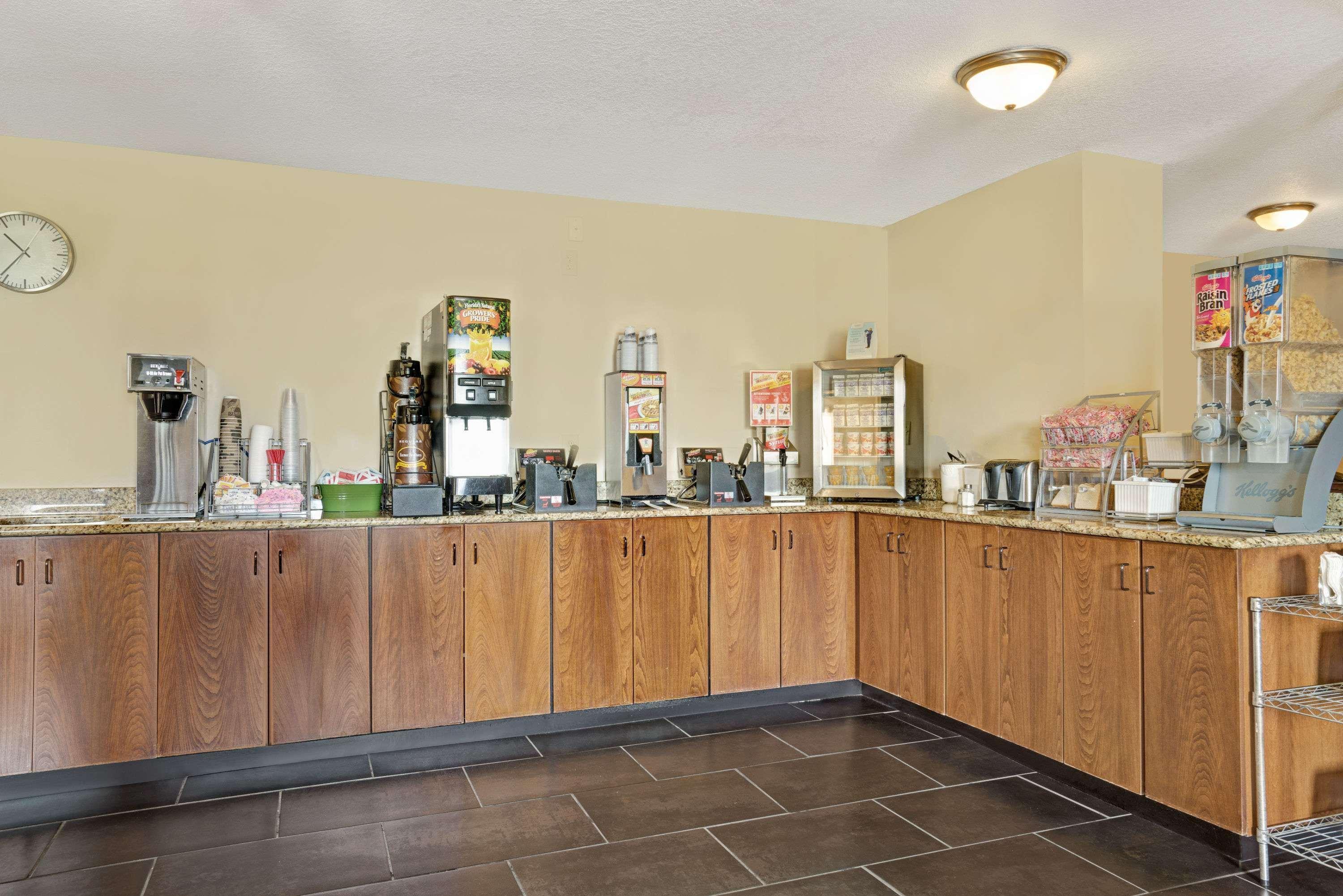 Super 8 By Wyndham Hotel Monticello